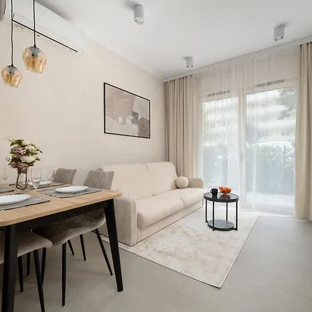 Luksusowe W Centrum Wroclawia Blisko Parku Z Klimatyzacja W Salonie By Renters Apartman Wrocław