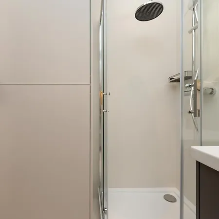 Luksusowe W Centrum Wroclawia Blisko Parku Z Klimatyzacja W Salonie By Renters * Breslavia