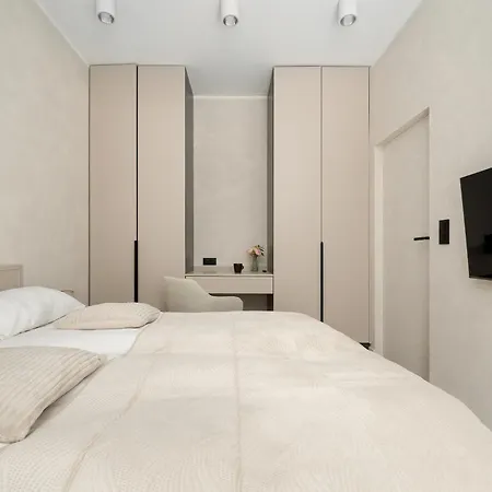 Luksusowe W Centrum Wroclawia Blisko Parku Z Klimatyzacja W Salonie By Renters * Breslavia