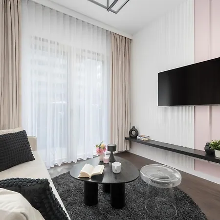 Luksusowe W Centrum Wroclawia Blisko Parku Z Klimatyzacja W Salonie By Renters Breslavia