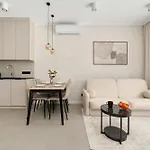 Luksusowe W Centrum Wroclawia Blisko Parku Z Klimatyzacja W Salonie By Renters ヴロツワフ