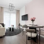 Luksusowe W Centrum Wroclawia Blisko Parku Z Klimatyzacja W Salonie By Renters Breslau
