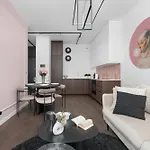Luksusowe W Centrum Wroclawia Blisko Parku Z Klimatyzacja W Salonie By Renters * Breslau