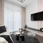 Luksusowe W Centrum Wroclawia Blisko Parku Z Klimatyzacja W Salonie By Renters Breslau