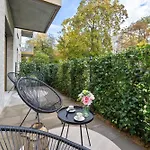 Luksusowe W Centrum Wroclawia Blisko Parku Z Klimatyzacja W Salonie By Renters Apartment Breslau
