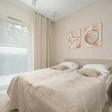 Luksusowe W Centrum Wroclawia Blisko Parku Z Klimatyzacja W Salonie By Renters