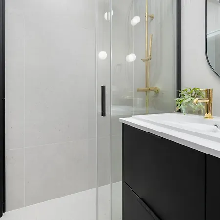 Luksusowe W Centrum Wroclawia Blisko Parku Z Klimatyzacja W Salonie By Renters