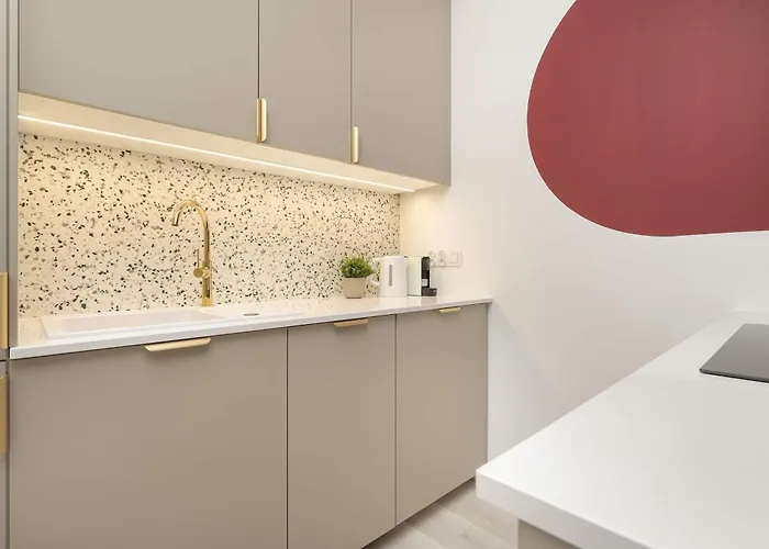 Luksusowe W Centrum Wroclawia Blisko Parku Z Klimatyzacja W Salonie By Renters *