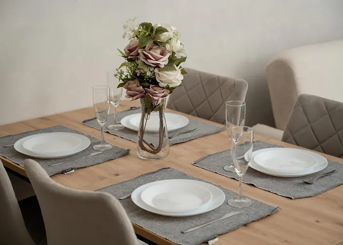 Lägenhet Luksusowe W Centrum Wroclawia Blisko Parku Z Klimatyzacja W Salonie By Renters Wrocław