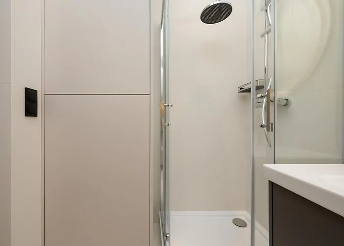 Luksusowe W Centrum Wroclawia Blisko Parku Z Klimatyzacja W Salonie By Renters * Wrocław