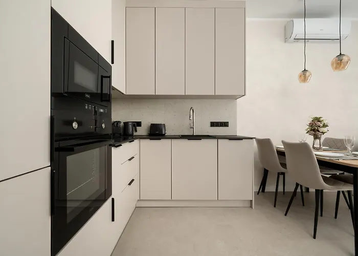 Luksusowe W Centrum Wroclawia Blisko Parku Z Klimatyzacja W Salonie By Renters Lägenhet