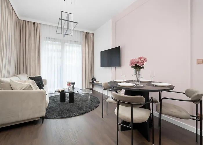 Luksusowe W Centrum Wroclawia Blisko Parku Z Klimatyzacja W Salonie By Renters Wrocław